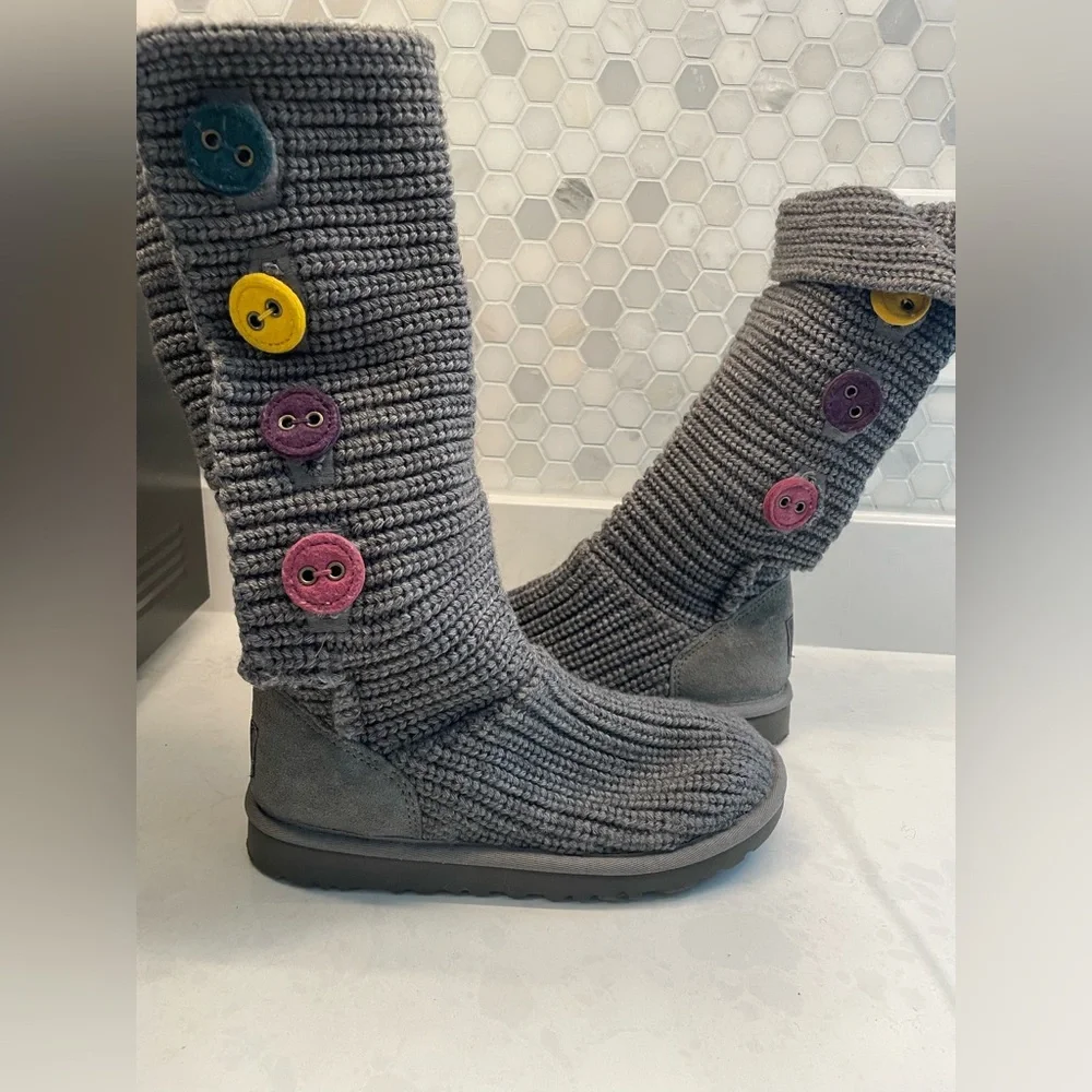 UGG Gray Knit Fabric & Suede Multicolor Felt Buttons‎ Sweater Boots Size 6